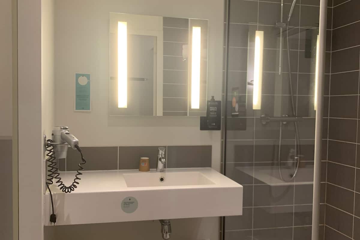 eco-friendly toiletries, hair dryer, towels