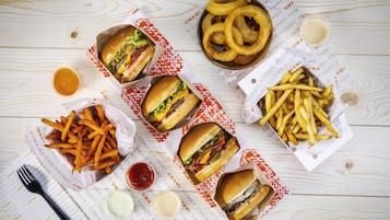 2 restaurants; breakfast, lunch, dinner, and brunch served