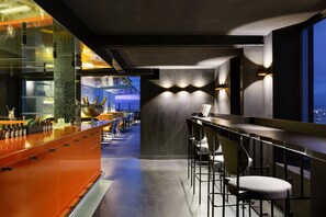 2 bars/lounges, rooftop bar