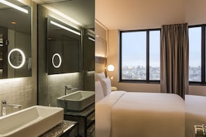 Egyptian cotton sheets, premium bedding, minibar, in-room safe