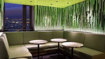 2 bares/lounges, bar na cobertura