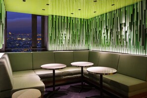 2 bares/lounges, bar na cobertura