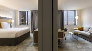 Suite Deluxe, 1 letto king con divano letto (Paris View) | Biancheria in cotone egiziano, biancheria da letto di alta qualità