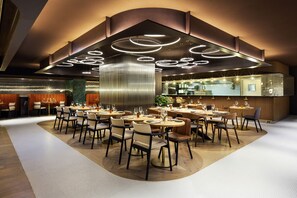 2 間餐廳；供應早餐、午餐、晚餐；意大利菜