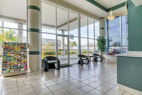 Lobby. Rodeway Inn Clearwater - Largo