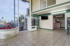 Lobby - Rodeway Inn Clearwater - Largo (Clearwater)