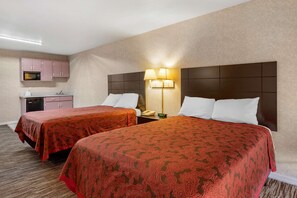 Blackout curtains, rollaway beds, free WiFi, bed sheets - Rodeway Inn Clearwater - Largo (Clearwater)