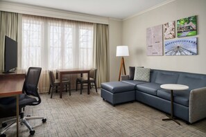 Ropa de cama de alta calidad, escritorio y cortinas blackout 