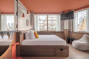 The Corner | Laptop workspace, blackout drapes, soundproofing, free WiFi