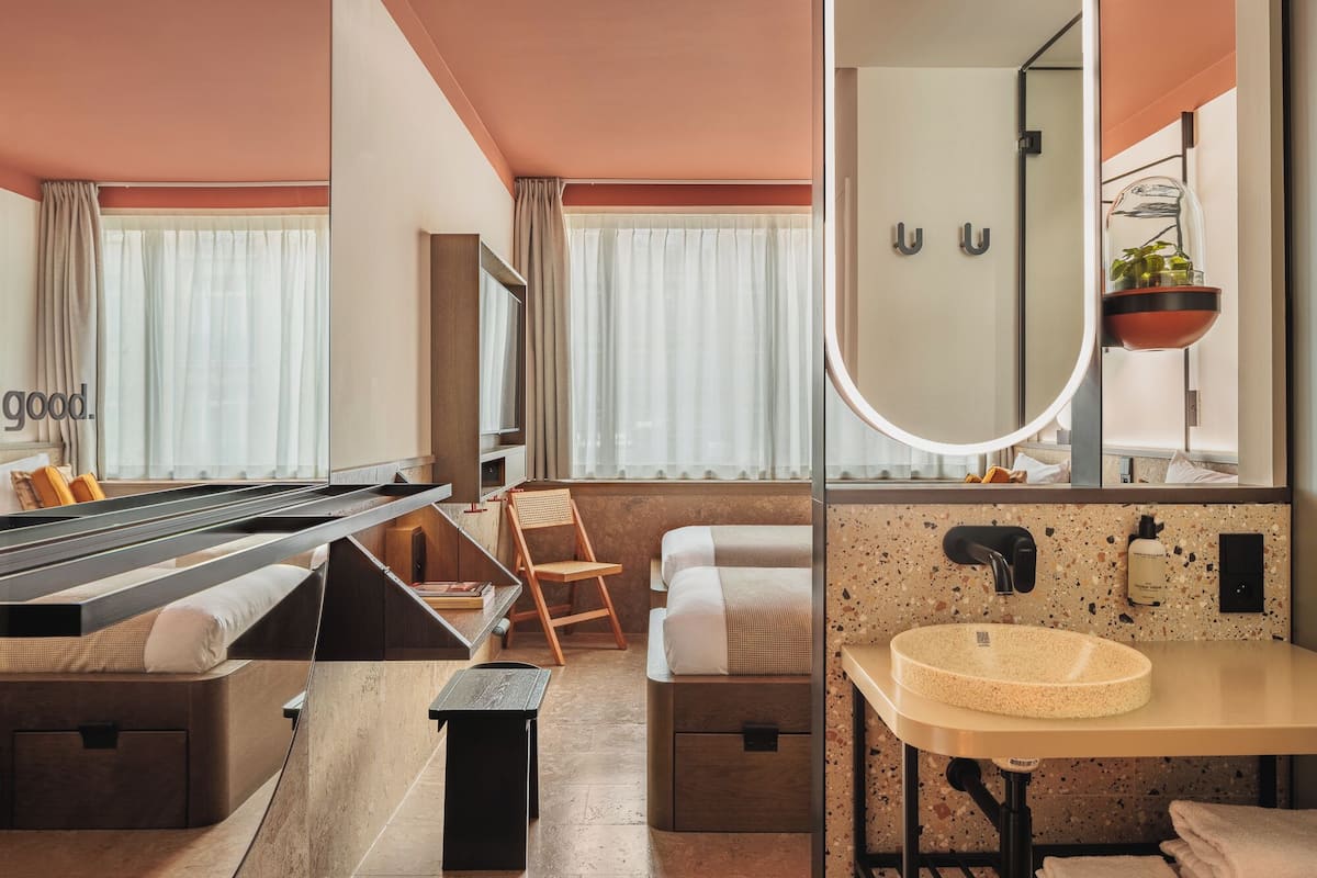 Superior-Zweibettzimmer | Laptopgeeigneter Arbeitsplatz, Verdunkelungsvorhänge