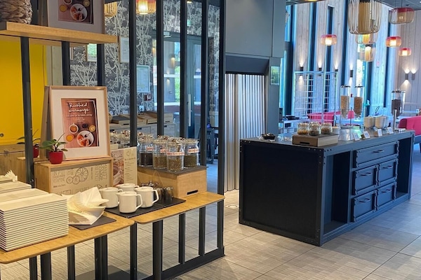 Buffet déjeuner (13.90 EUR par personne)