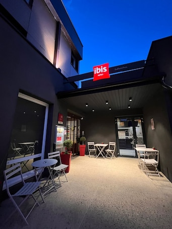 Front of property. ibis Sallanches Porte du Mont Blanc