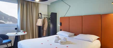 Standard Double Room, 1 Double Bed | Soundproofing, iron/ironing board, free WiFi, bed sheets