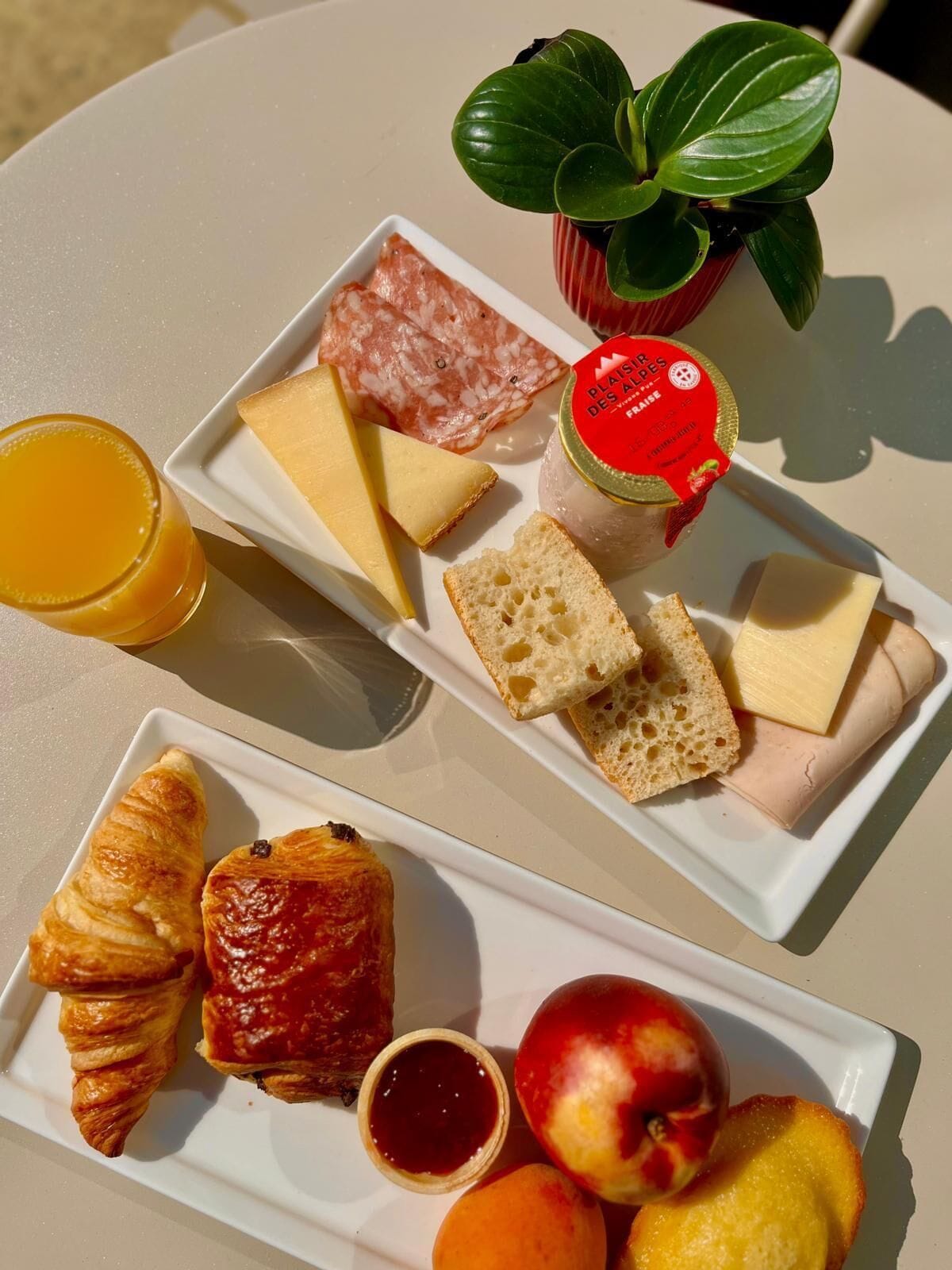 daily buffet breakfast (eur 13.50 per person)