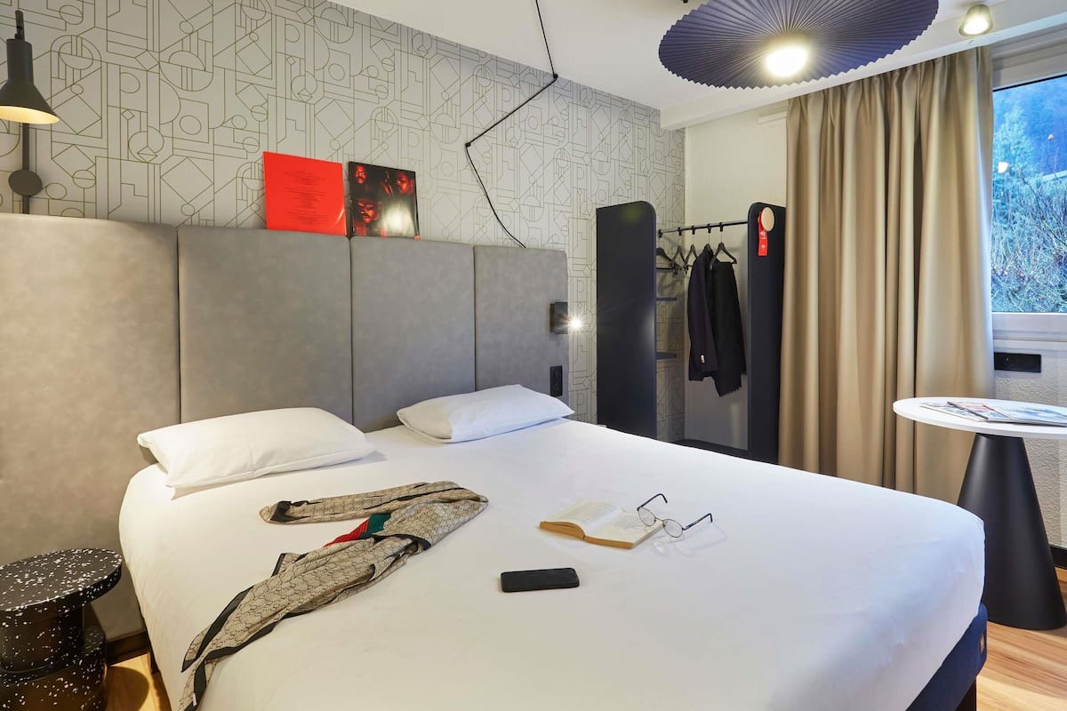 Chambre Double Standard, 1 lit double | Chambres insonorisées, fer et planche à repasser, Wi-Fi gratuit