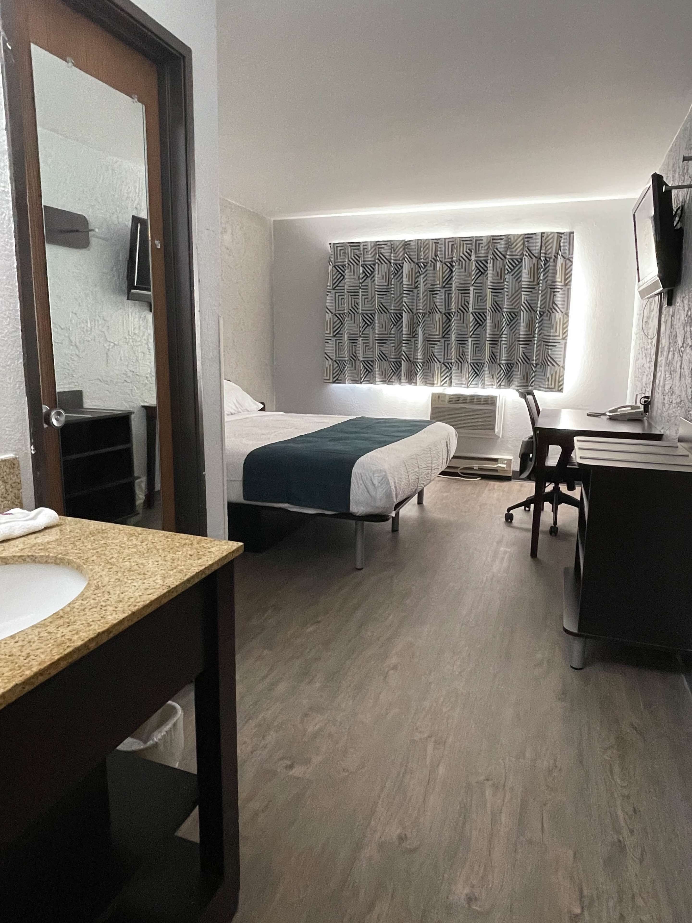 免费 WiFi、床单