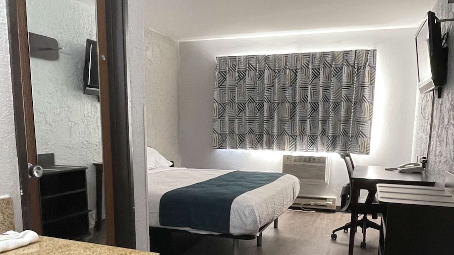 Motel 6 Green Bay, WI - Lambeau