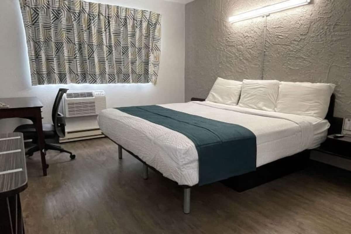 Free WiFi, bed sheets