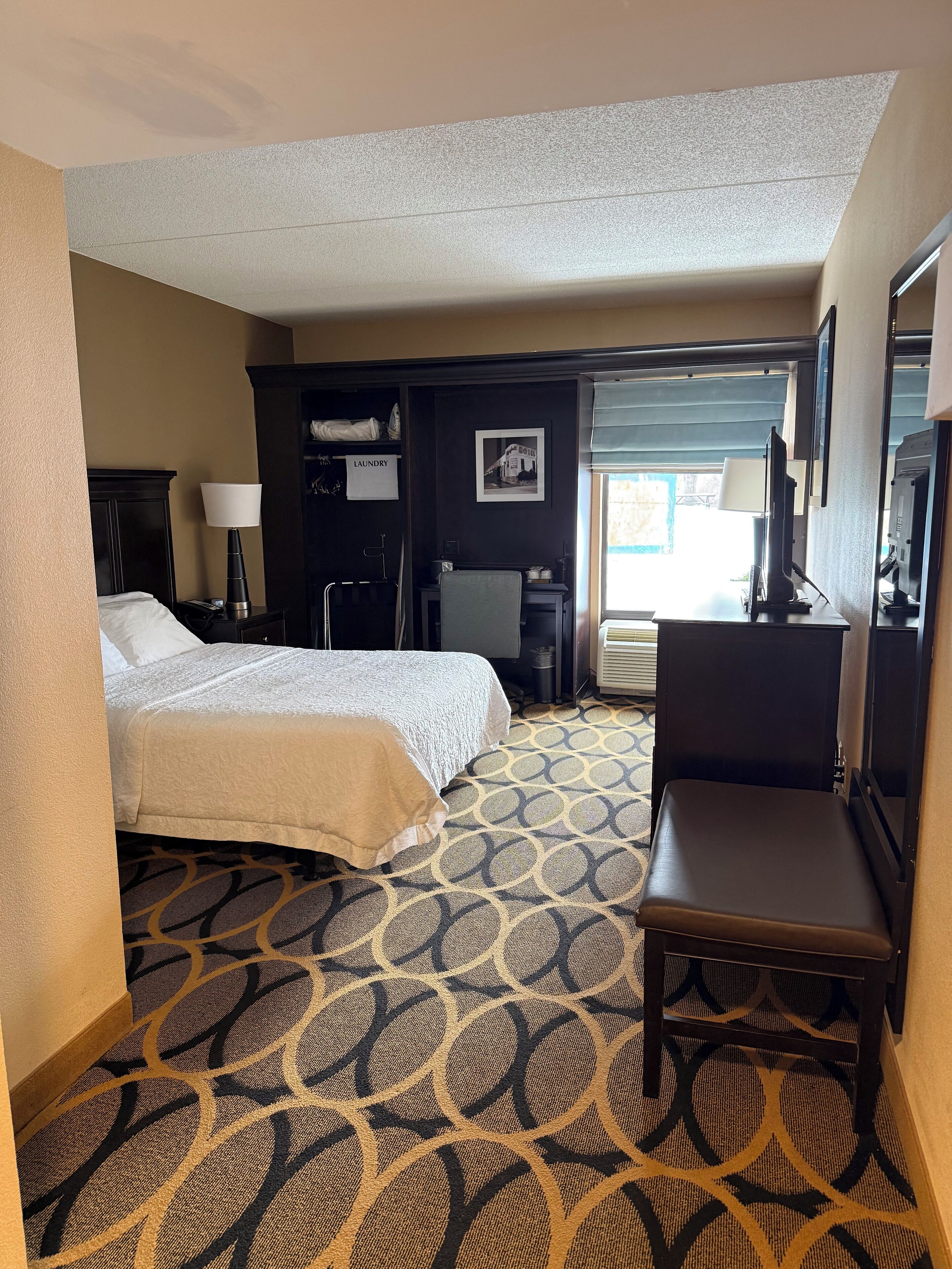 Room, 1 Queen Bed, Mobility Accessible | 1 bedroom, premium bedding, in-room safe, iron/ironing board