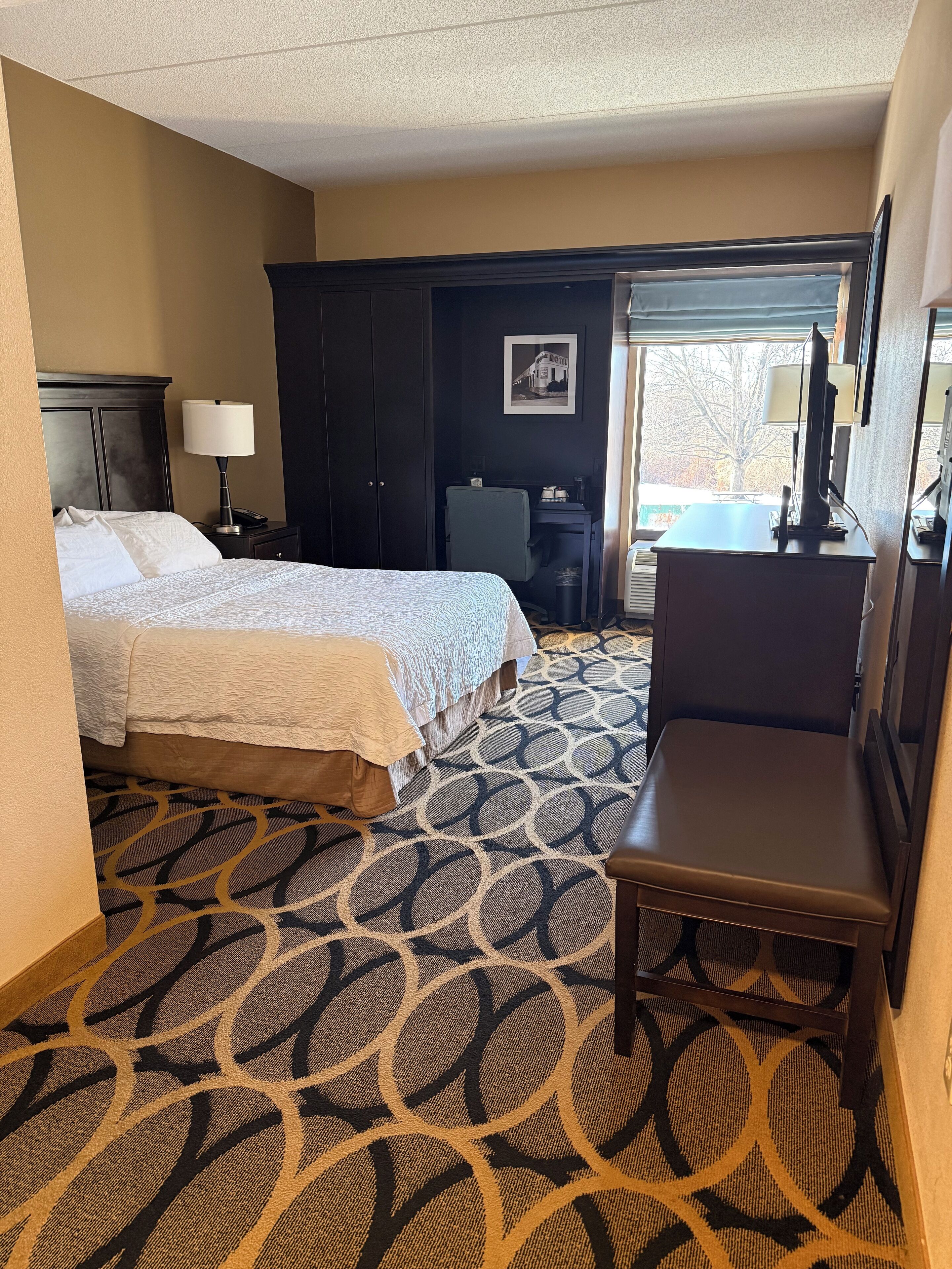 ONE QN ACCESS TUB NONSMOK | 1 bedroom, premium bedding, in-room safe, iron/ironing board