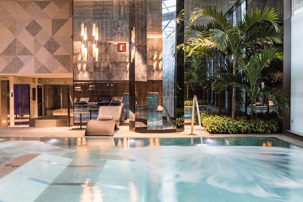Couples treatment rooms, sauna, hot tub, steam room, Turkish bath