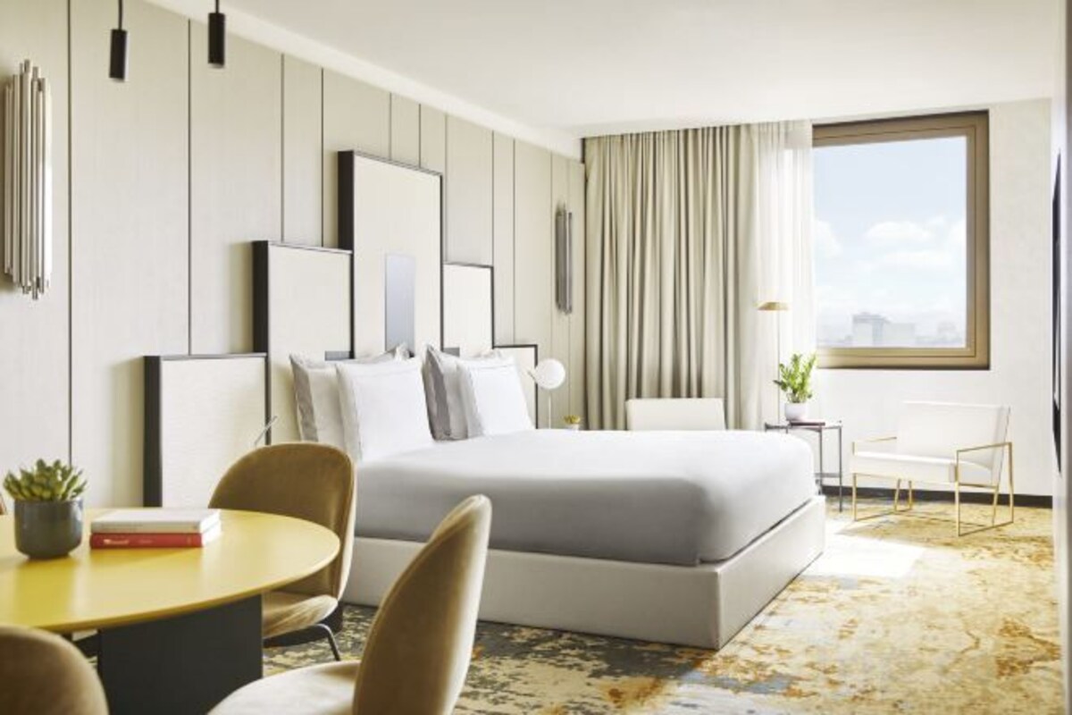 1 King Bed Studio Suite