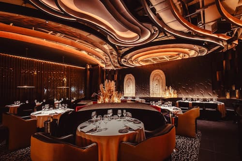2 restaurants, breakfast served