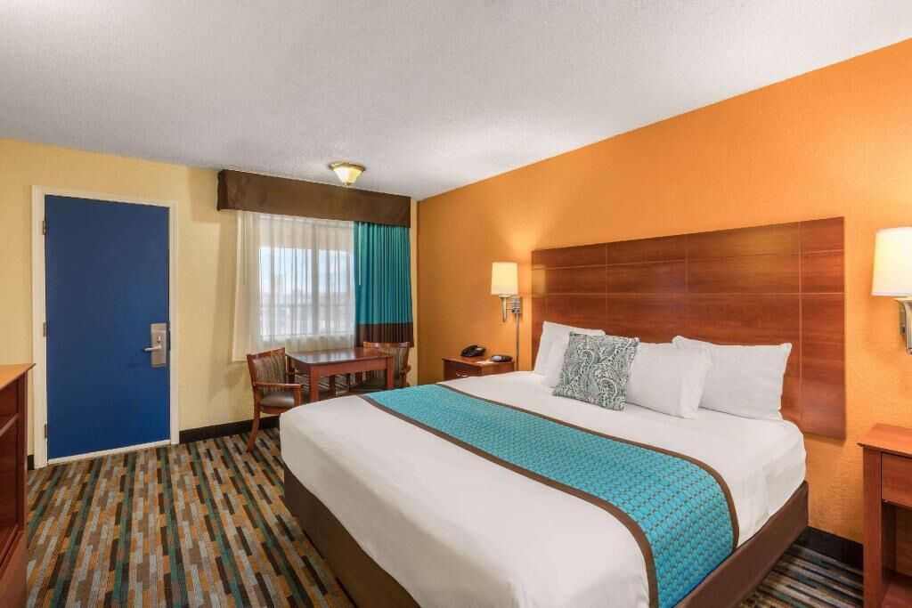 Rollaway beds, free WiFi, bed sheets