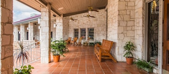 Y O Ranch Hotel