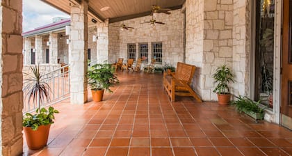 Y O Ranch Hotel