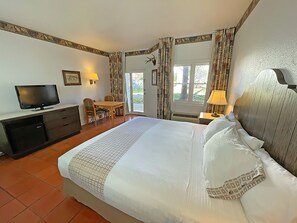 エグゼクティブ ルーム キングベッド 1 台 | デスク、アイロン / アイロン台、ベビーベッド (無料)、可動式ベッド