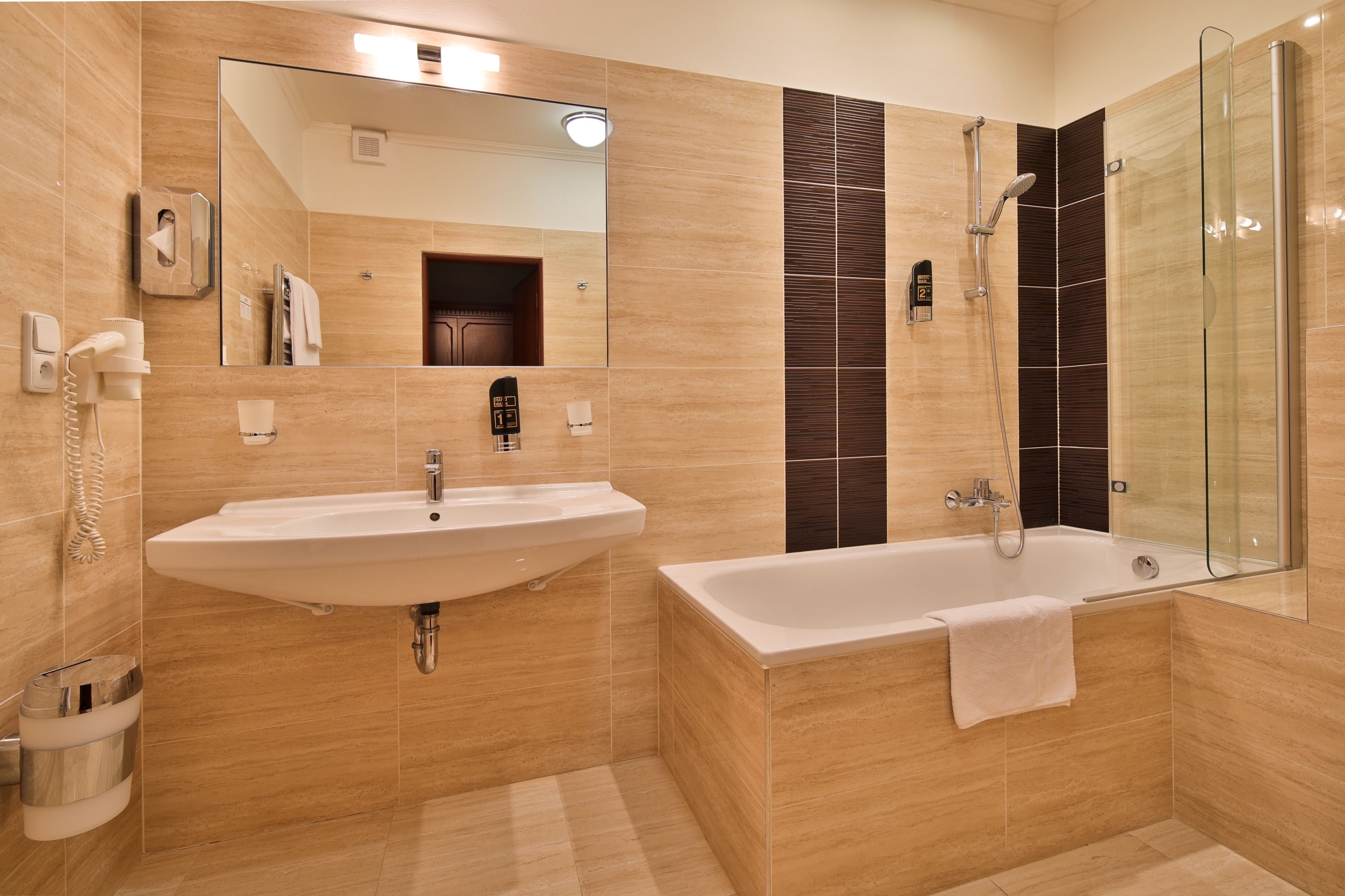 standard triple room | bathroom | free toiletries, hair dryer, towels