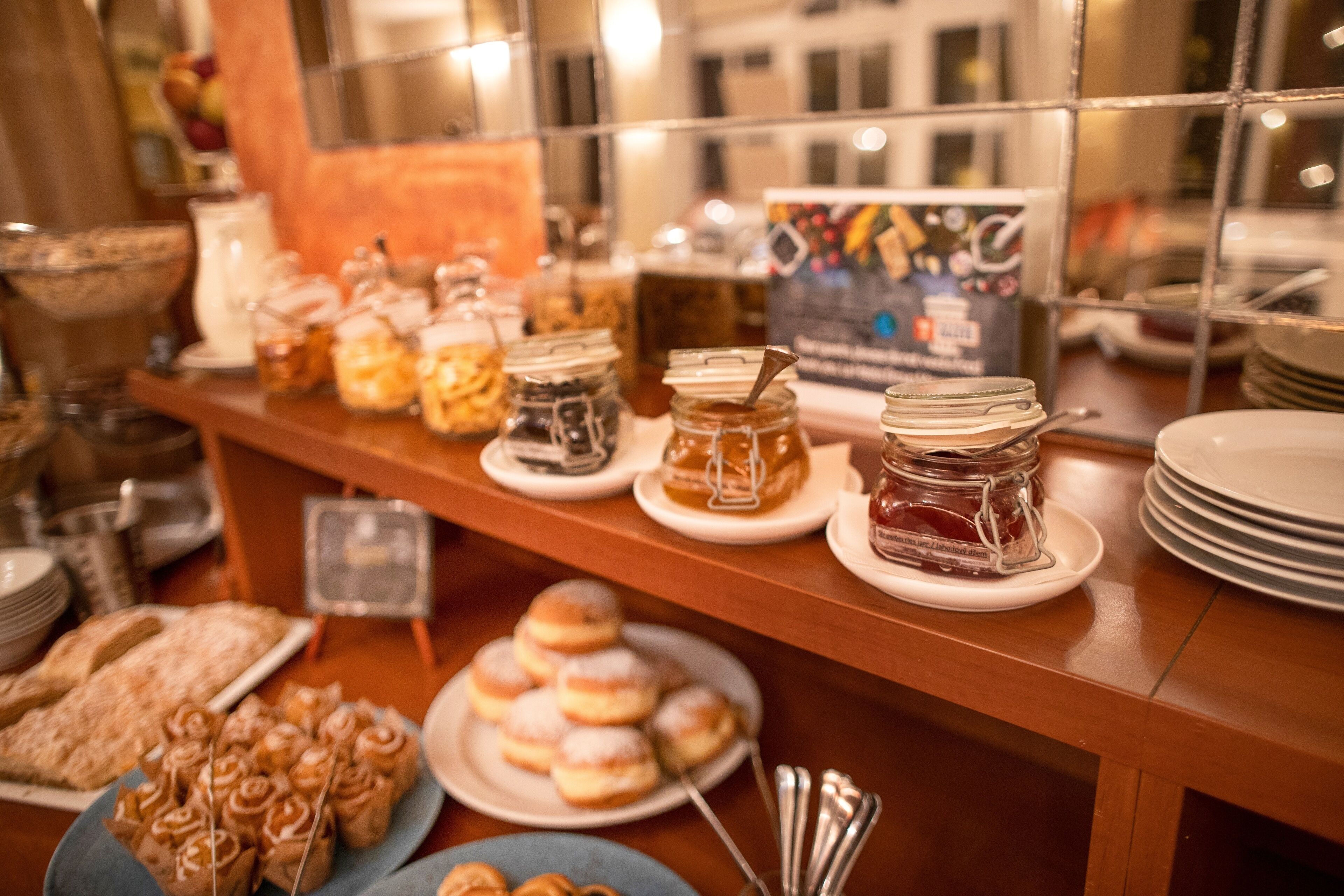 Daily full breakfast (CZK 400 per person)