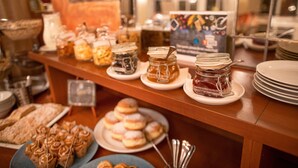 Tägliches großes Frühstück gegen Gebühr
