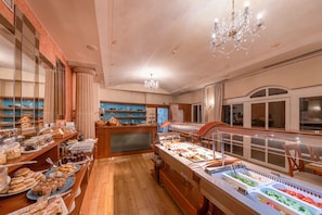 Daily full breakfast (CZK 400 per person)