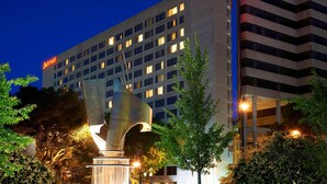 A Marriott hotel with a modern design, featuring a prominent sculpture in front of the building. - Marriott Columbia (Columbia)