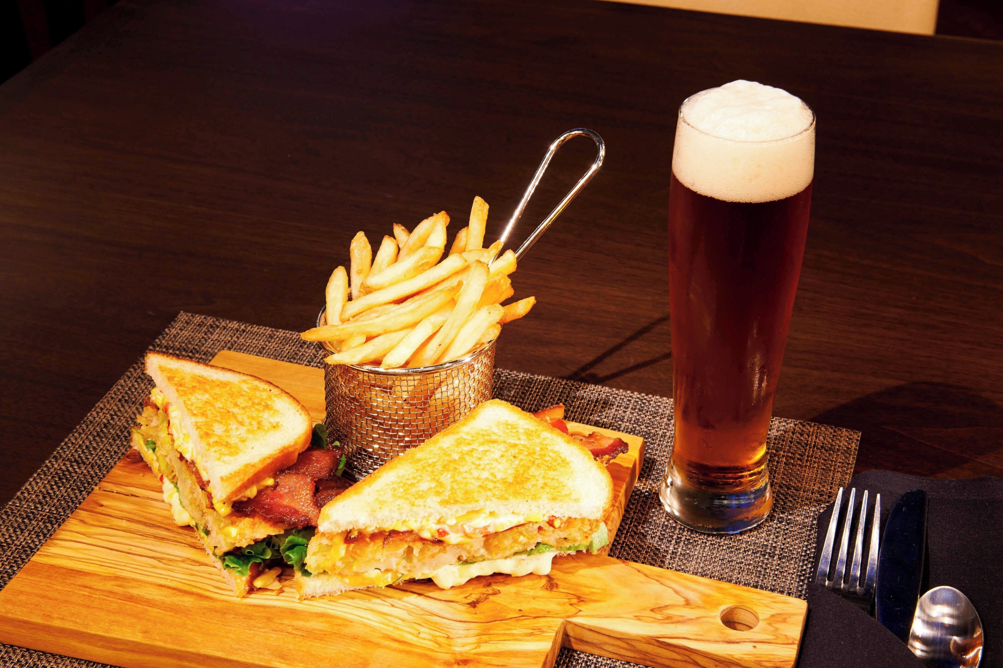 breakfast, lunch, dinner served; southern cuisine