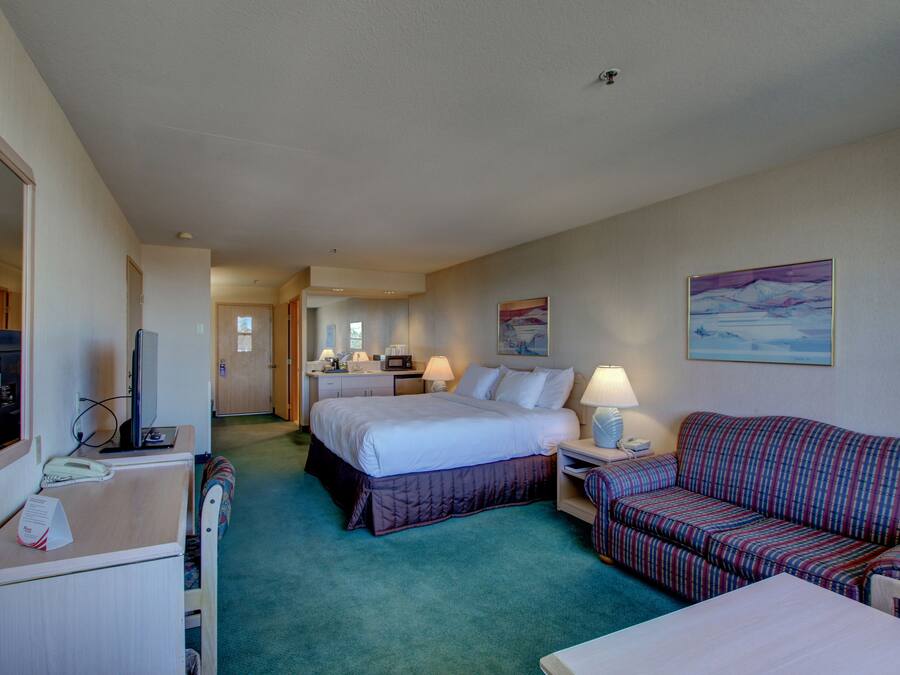 Iron/ironing board, WiFi (free), bed sheets