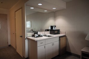 A compact kitchenette with a microwave, coffee maker, and a small cabinet. - Shilo Inns Mammoth Lakes (Mammoth Lakes)