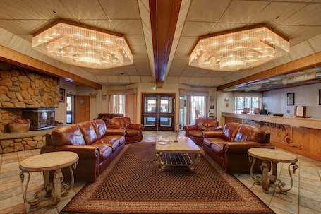 Lobby sitting area. Shilo Inns Mammoth Lakes