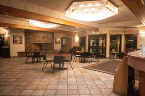 Reception - Shilo Inns Mammoth Lakes (Mammoth Lakes)