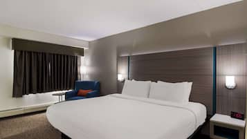Standard Room, 1 King Bed, Non Smoking, Refrigerator & Microwave | In-room safe, iron/ironing board, free WiFi, bed sheets
