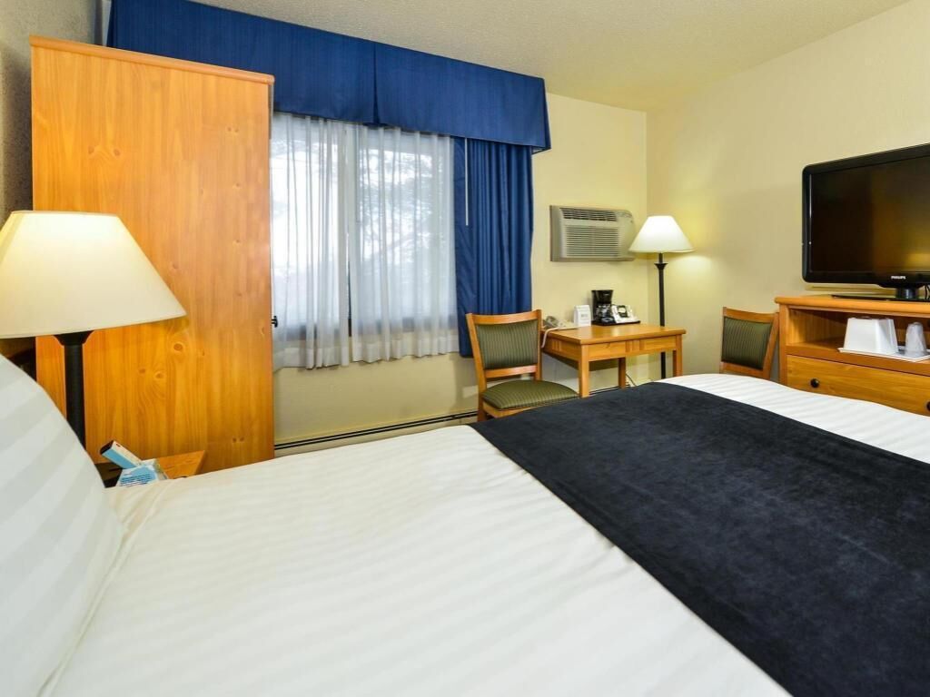 In-room safe, iron/ironing board, free WiFi, bed sheets
