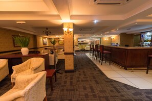 2 Bars/Lounges, Poolbar