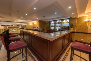 2 bars/lounges, poolside bar - Sunbird Capital Hotel (Lilongwe)