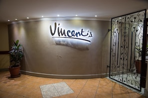 2 間餐廳,供應早餐