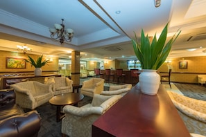 2 Bars/Lounges, Poolbar