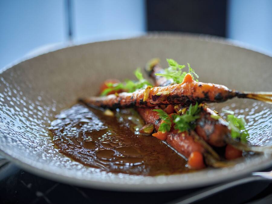 3 restaurants, lunch, dinner, brunch served; international cuisine