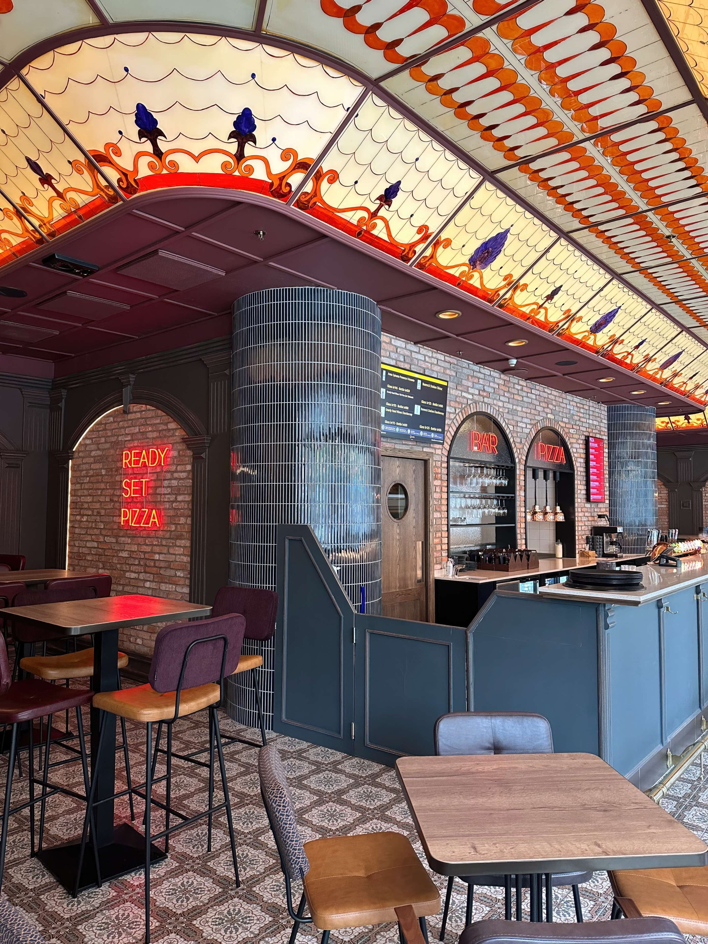 3 restaurants, lunch, dinner, brunch served; international cuisine