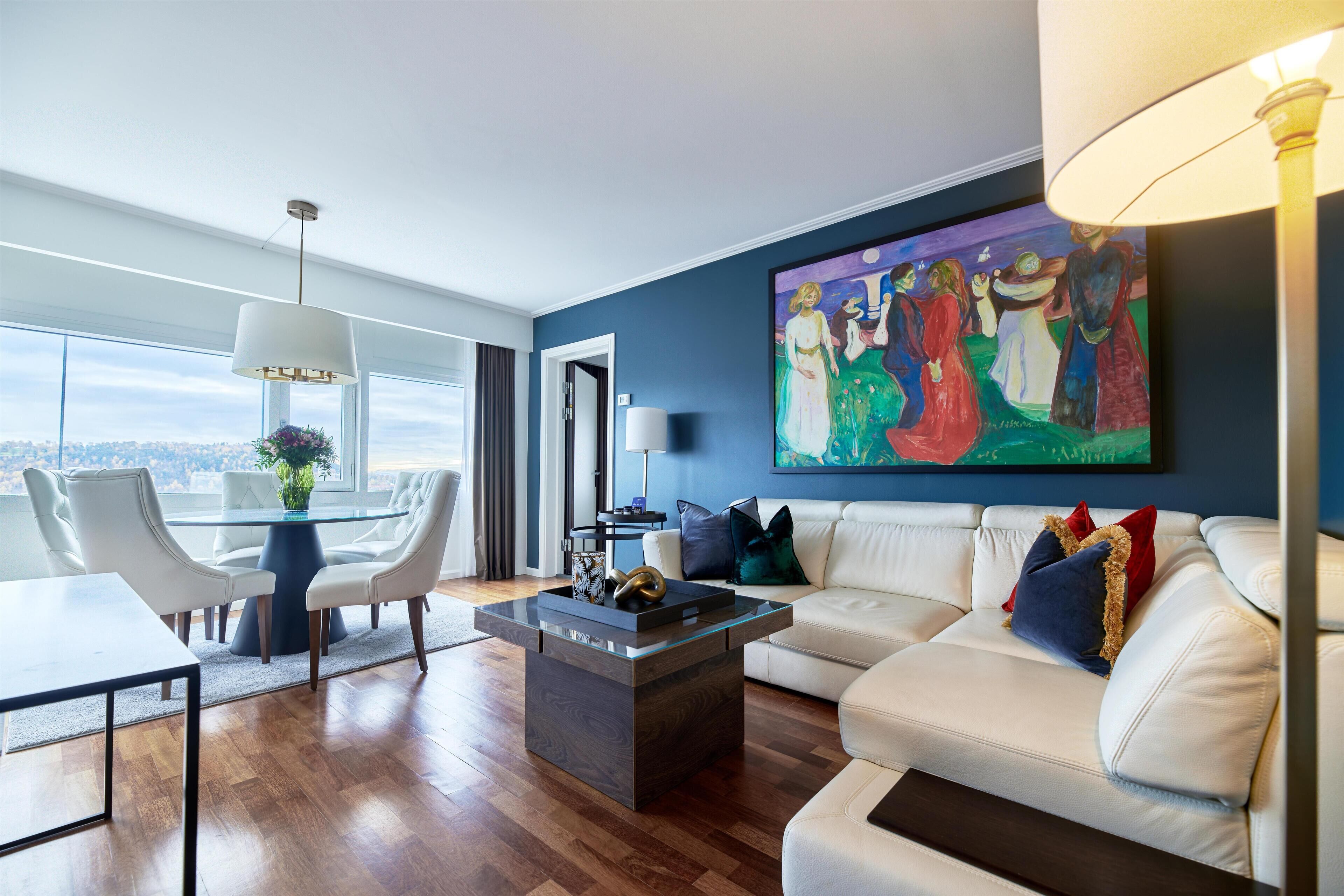 ملاءات للفراش لا تسبب الحساسية وميني بار وخزنة داخل الغرفة